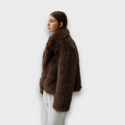 Illia – Short synthetic fur coat with oversized collar