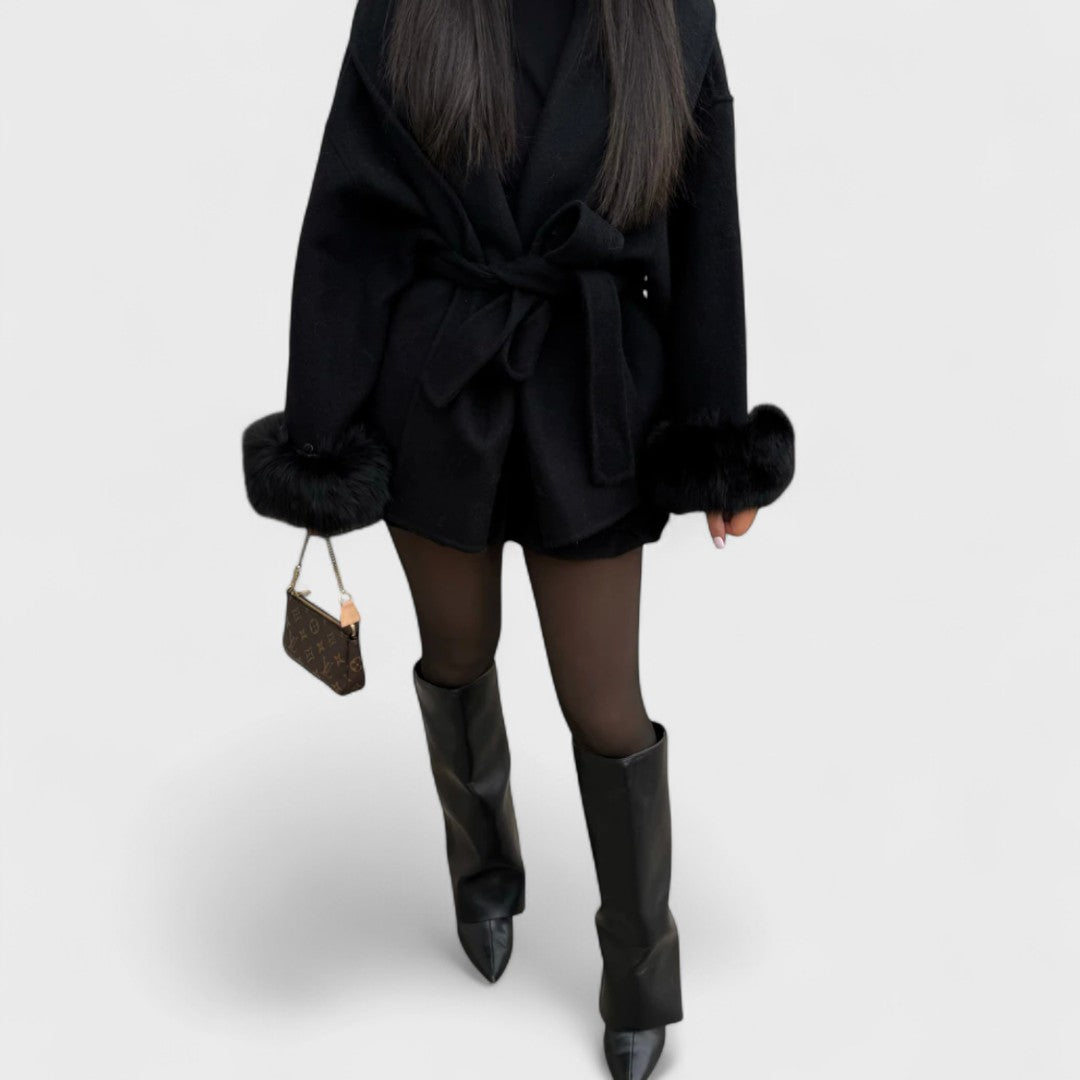 Woolcat – Elegant coat with eco-fur details