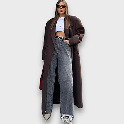 Oslaine – Maximalist wool coat with a masculine silhouette