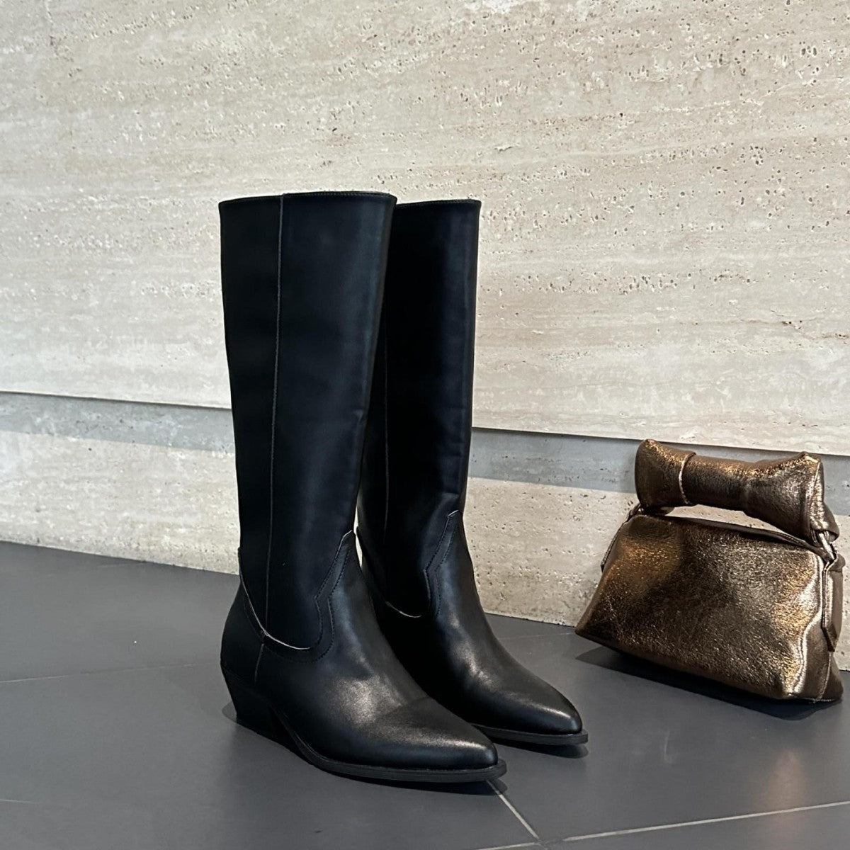Laura - Sleek High-Rise Boots