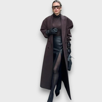 Oslaine – Maximalist wool coat with a masculine silhouette