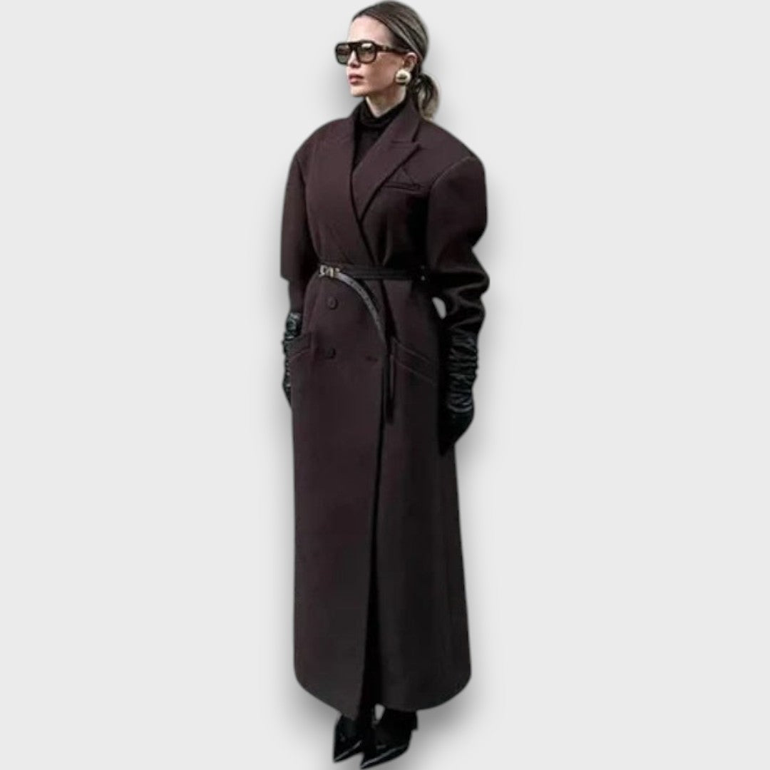 Oslaine – Maximalist wool coat with a masculine silhouette