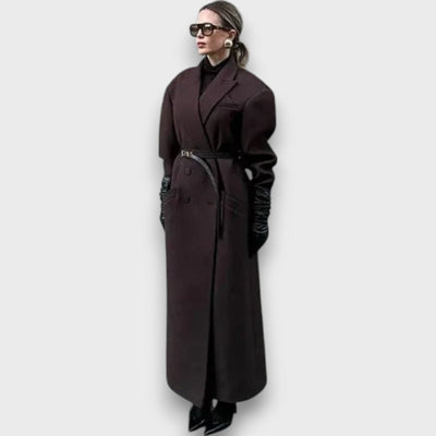Oslaine – Maximalist wool coat with a masculine silhouette