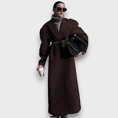 Oslaine – Maximalist wool coat with a masculine silhouette
