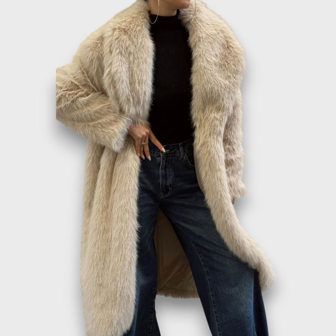 Liviane – Maxi coat in synthetic fur with couture flair